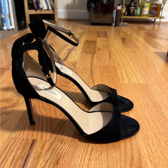 Valentino Garavani Bow Heels - Picture 5 of 6